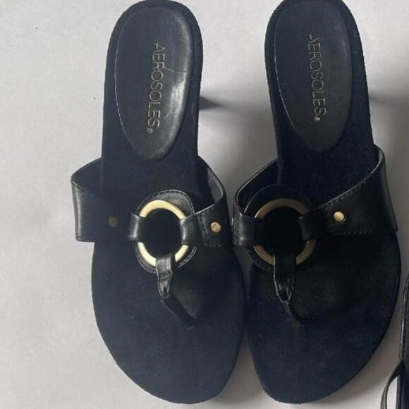 Brand New - Pair of Black Thong-Style Wedge Sandals from Aerosoles, Size 6 - Picture 1 of 2